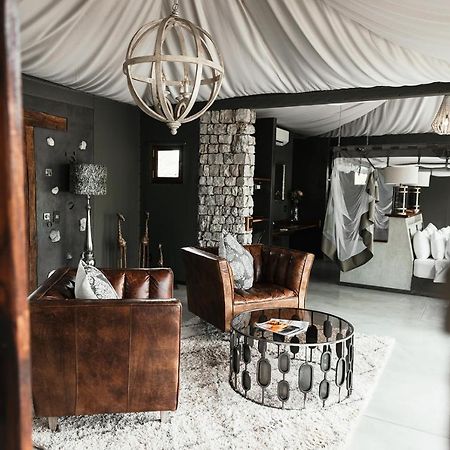אוקאוקוג'ו Etosha Oberland Lodge מראה חיצוני תמונה