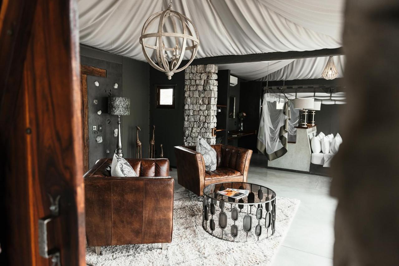 אוקאוקוג'ו Etosha Oberland Lodge מראה חיצוני תמונה