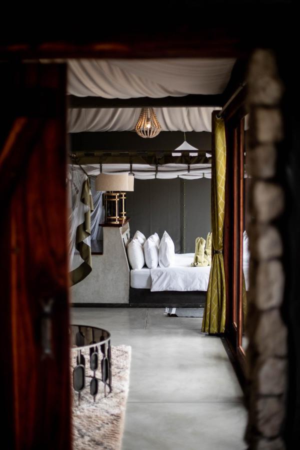 אוקאוקוג'ו Etosha Oberland Lodge מראה חיצוני תמונה